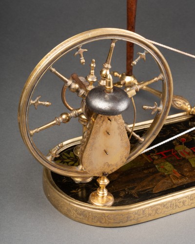 Rouet de salon en bronze et vernis Martin, Paris vers 1750 - Objets de Curiosité Style Louis XV