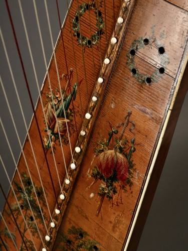 Antiquités - Harpe à crosse à décor au vernis Martin, Paris vers 1780