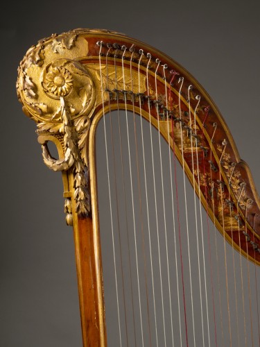 Antiquités - Harpe à crosse à décor au vernis Martin, Paris vers 1780