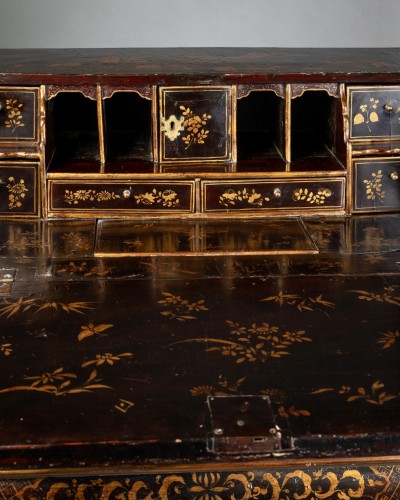 Bureau de pente en laque de Chine vers 1760 - Louis XV