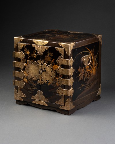 Mobilier Cabinet & Coffre - Petit cabinet de voyage en laque du Japon vers 1680 
