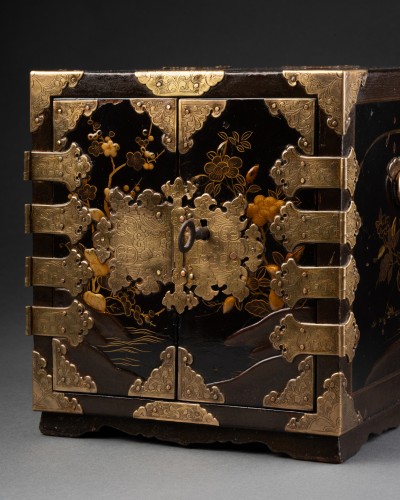 Petit cabinet de voyage en laque du Japon vers 1680  - Franck Baptiste Paris