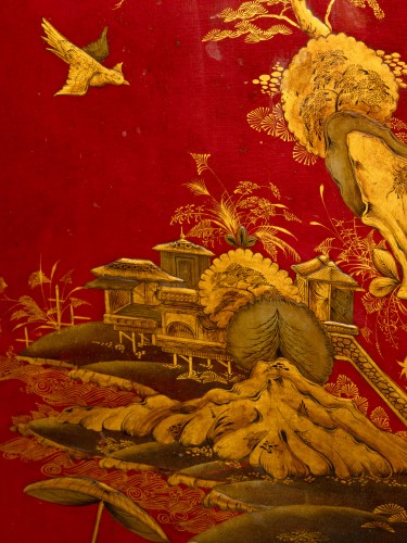 Cabinet de voyage en vernis rouge , Angleterre vers 1700-1720 - Mobilier Style Régence