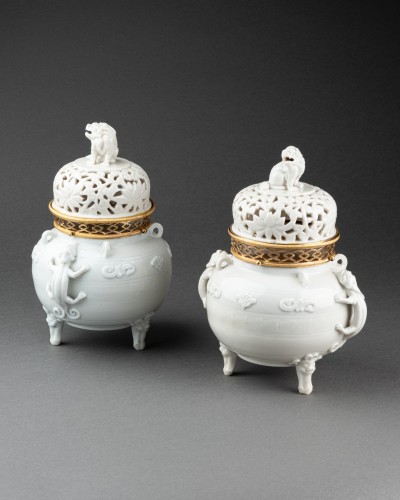 17th century - Pair of Chinese porcelain potpourri jars mounted in bronze, circa 1780
