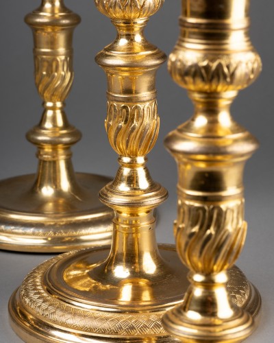 Série de six flambeaux en bronze, Paris époque Régence - Luminaires Style Régence