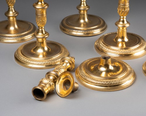 XVIIIe siècle - Série de six flambeaux en bronze, Paris époque Régence