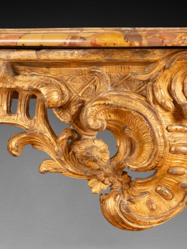 Console à rocailles asymétriques, Paris époque Louis XV vers 1750 - Mobilier Style Louis XV