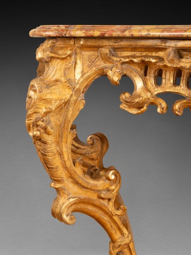 XVIIIe siècle - Console à rocailles asymétriques, Paris époque Louis XV vers 1750