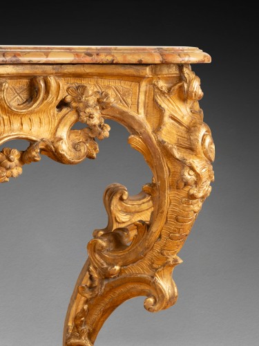 Console à rocailles asymétriques, Paris époque Louis XV vers 1750 - Louis XV