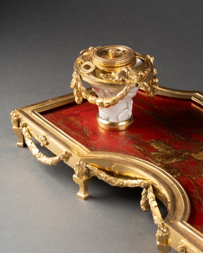 Louis XV - Chinese lacquer and porcelain inkwell, Paris, circa 1770