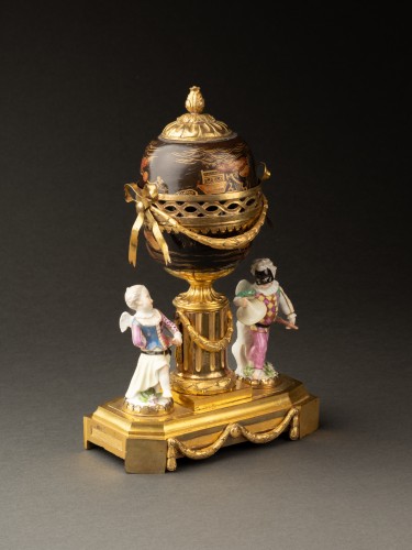 18th century - Meissen Porcelain and Japanese Lacquer Potpourri Tray, Circa 1775