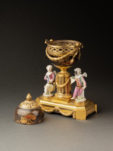 Meissen Porcelain and Japanese Lacquer Potpourri Tray, Circa 1775 - Louis XVI