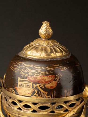 Louis XVI - Meissen Porcelain and Japanese Lacquer Potpourri Tray, Circa 1775