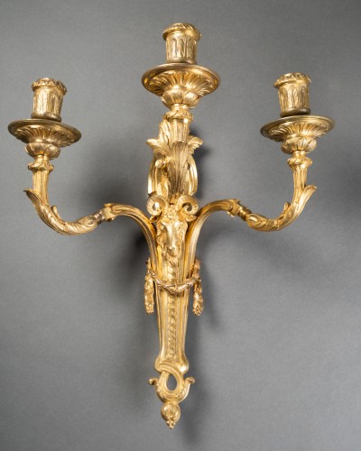 18th century - Pair of three-arm bronze wall sconces, Paris, Louis XVI period