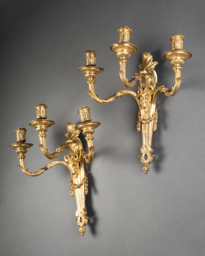 Pair of three-arm bronze wall sconces, Paris, Louis XVI period - Louis XVI