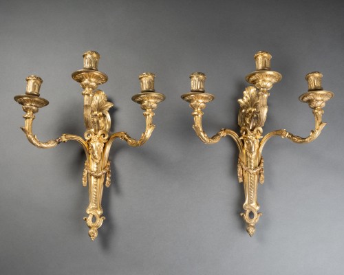 Antiquités - Pair of three-arm bronze wall sconces, Paris, Louis XVI period