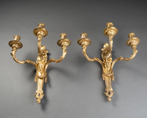 Antiquités - Pair of three-arm bronze wall sconces, Paris, Louis XVI period