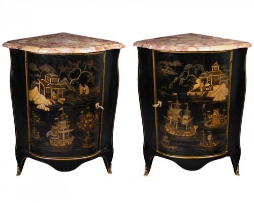 Pair of corner cabinets in Martin varnish by Léonard Boudin circa 1760