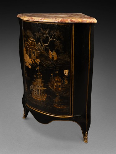 18th century - Pair of corner cabinets in Martin varnish by Léonard Boudin circa 1760
