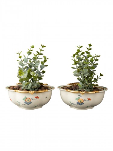 Paire de navettes en porcelaine de Chantilly et bronze, Paris vers 1740