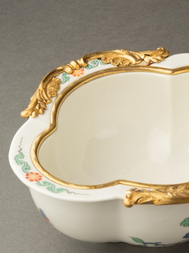 Paire de navettes en porcelaine de Chantilly et bronze, Paris vers 1740 - Céramiques, Porcelaines Style Louis XV