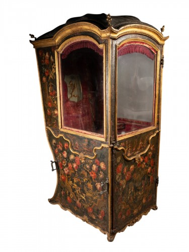 Sedan chair with chinoiserie , Turin circa 1750