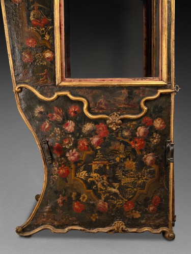 Antiquités - Sedan chair with chinoiserie , Turin circa 1750