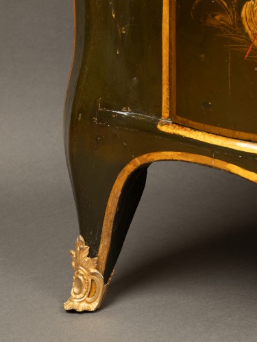 18th century - Corner cabinet with Martin varnish decoration, Paris, circa 1750