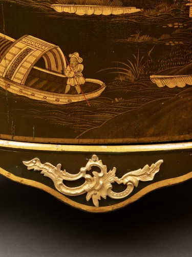 Corner cabinet with Martin varnish decoration, Paris, circa 1750 - Louis XV