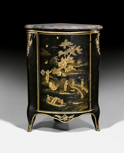 Louis XV - Corner cabinet with Martin varnish decoration, Paris, circa 1750