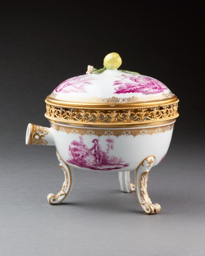 Réchaud couvert en porcelaine de Meissen monté en pot-pourri 18e siècle - Céramiques, Porcelaines Style Louis XV