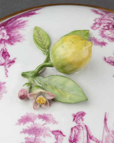 XVIIIe siècle - Réchaud couvert en porcelaine de Meissen monté en pot-pourri 18e siècle