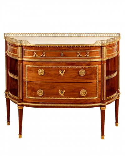 Commode demi-lune en placage de bois de rose, estampillée P. Roussel