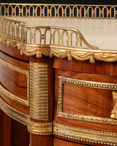 Commode demi-lune en placage de bois de rose, estampillée P. Roussel - Mobilier Style Louis XVI