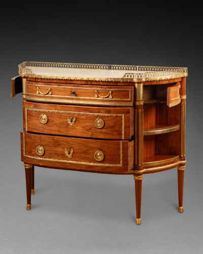 XVIIIe siècle - Commode demi-lune en placage de bois de rose, estampillée P. Roussel