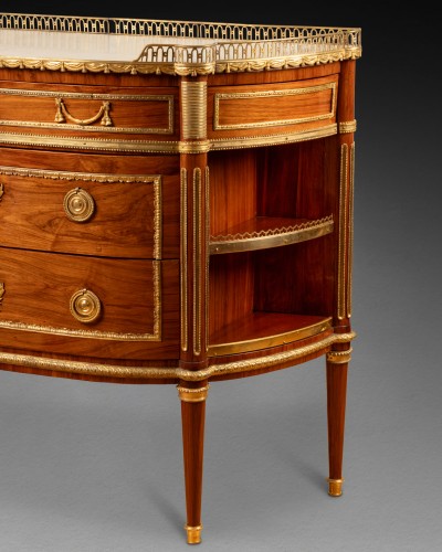 Antiquités - Commode demi-lune en placage de bois de rose, estampillée P. Roussel