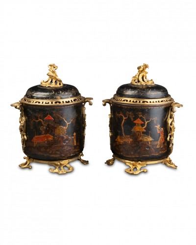 Paire de pots-pourris en tôle vernie, Paris vers 1760