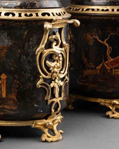 Paire de pots-pourris en tôle vernie, Paris vers 1760 - Objet de décoration Style Louis XV