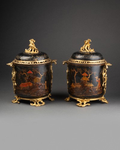 Antiquités - Paire de pots-pourris en tôle vernie, Paris vers 1760
