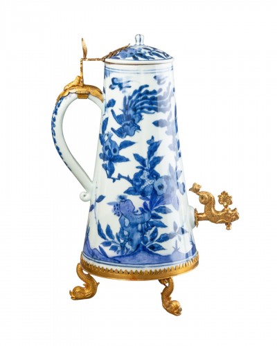 Fontaine à café en porcelaine du Japon vers 1680-1690
