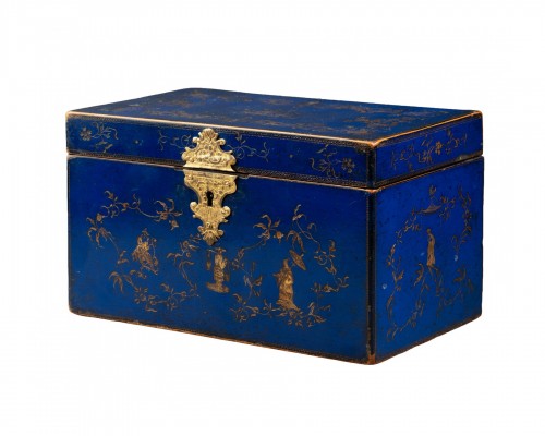 Boite à thé en vernis martin bleu lapis vers 1770