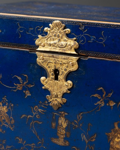 Boite à thé en vernis martin bleu lapis vers 1770 - Objets de Vitrine Style Louis XV