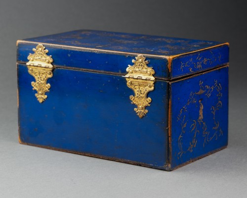 XVIIIe siècle - Boite à thé en vernis martin bleu lapis vers 1770