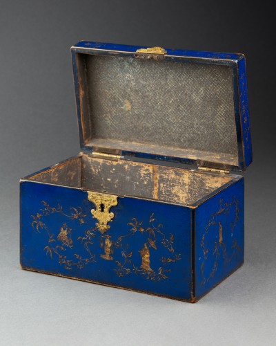 Boite à thé en vernis martin bleu lapis vers 1770 - Louis XV