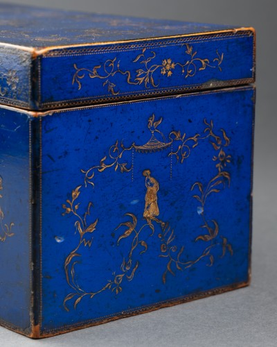 Louis XV - Boite à thé en vernis martin bleu lapis vers 1770