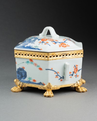 Louis XIV - Boite hexagonale en porcelaine Kakiemon du Japon vers 1700