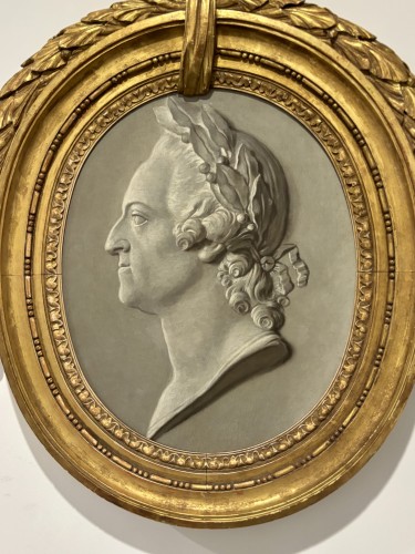 Portrait de roi Louis XV en trompe l’oeil vers 1775 - Tableaux et dessins Style Louis XV
