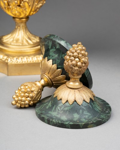 Decorative Objects  - Pair of green porphyry potpourri dishes from Greece, circa 1820