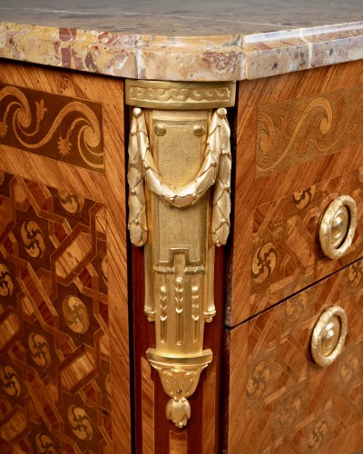 Antiquités - Commode à la Grecque par Pierre Denizot, Paris vers 1770