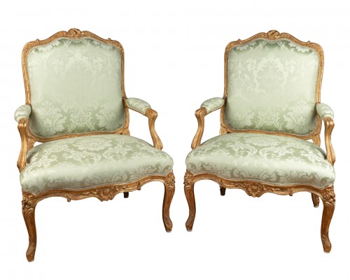 Paire de fauteuils en bois doré par J.B Cresson, Paris vers 1760